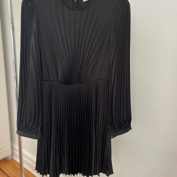 ❌SOLD❌ A.L.C Tavi Pleated Long Sleeve Short dress size 6 - Picture 4 of 5